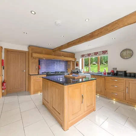 Lambhowe Lodge, District Luxury Hideaway Bowland Bridge