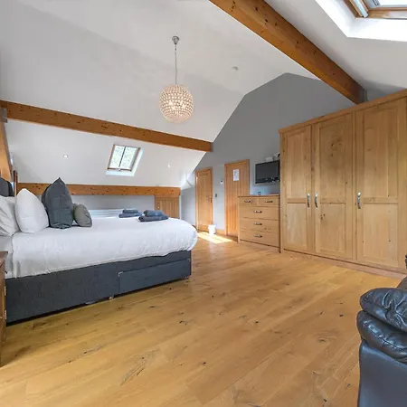 Lambhowe Lodge, District Luxury Hideaway * Bowland Bridge