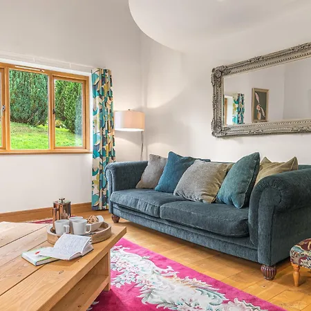 Lambhowe Lodge, District Luxury Hideaway Bowland Bridge